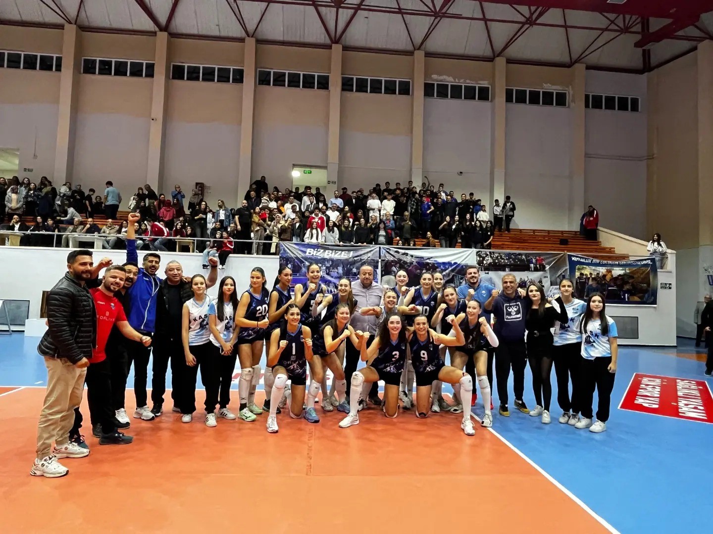 Kayseri Atletikspor Voleybol takımı evinde kazandı