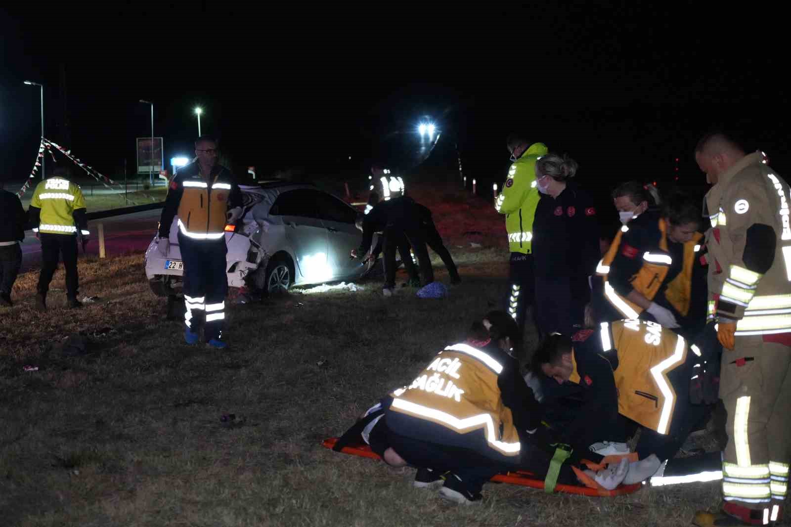 Edirne’de alkollü sürücünün kullandığı otomobil metrelerce savrularak taklalar attı: 1’i ağır 3 yaralı
