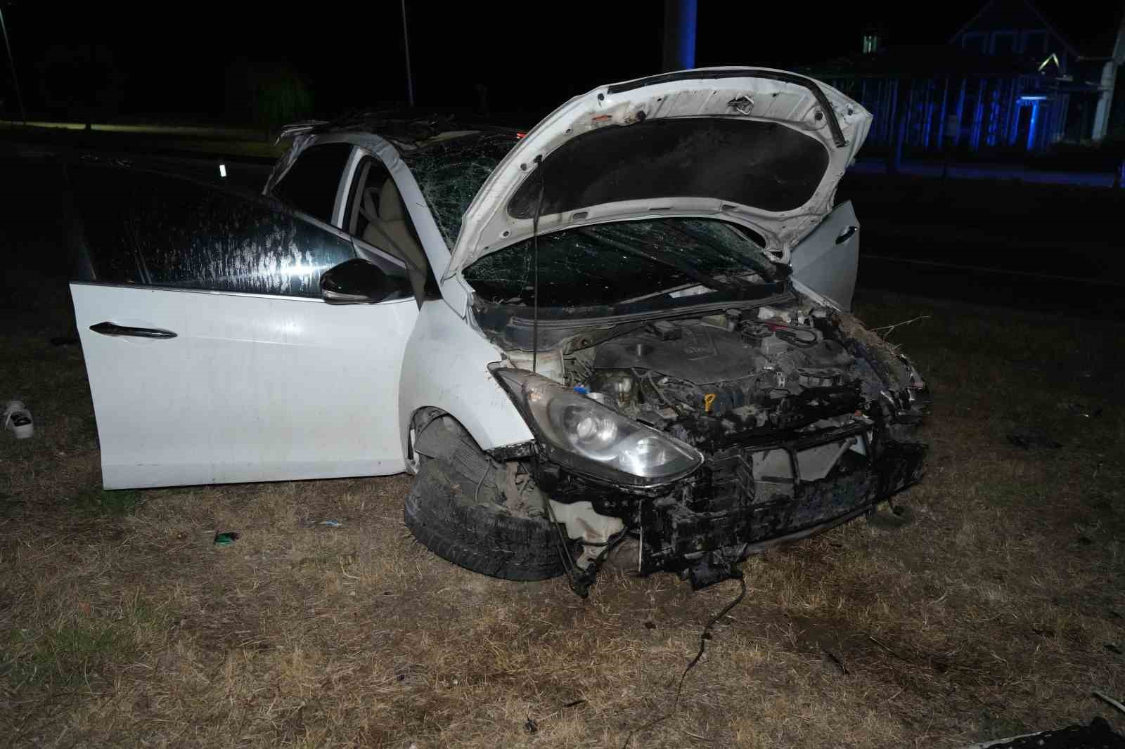Edirne’de alkollü sürücünün kullandığı otomobil metrelerce savrularak taklalar attı: 1’i ağır 3 yaralı