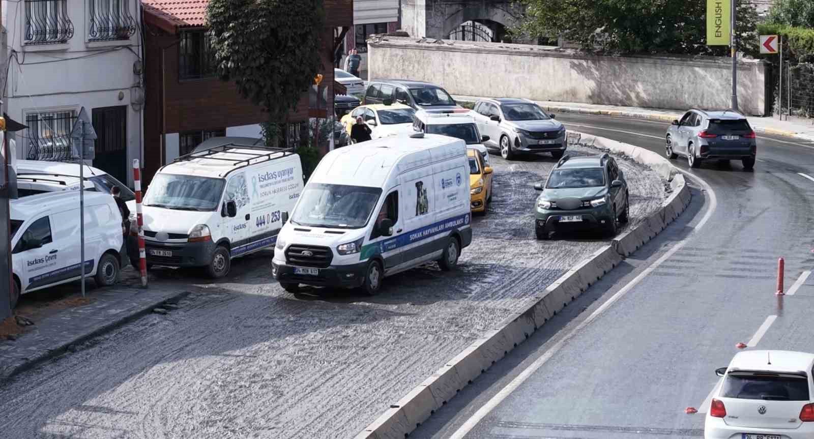 Burası Hindistan değil Eyüpsultan: Günlerce süren yol çalışmaları çileye döndü