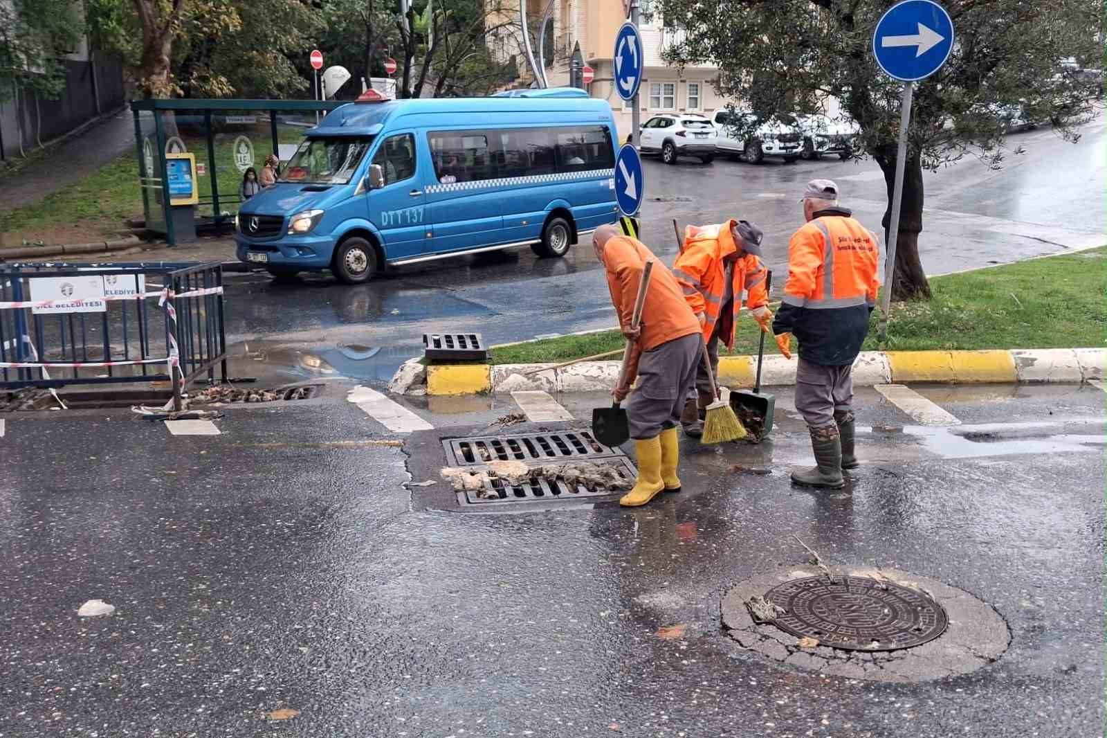Şile Belediyesi ekipleri sağanak yağışa karşı gece gündüz sahada
