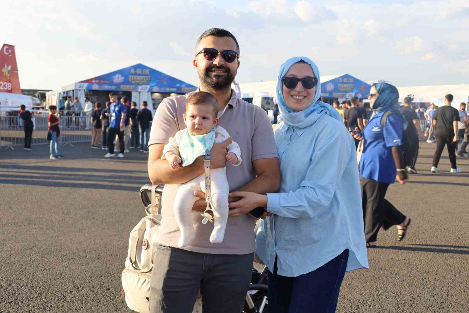 Gökyüzünün asil kartalları SOLOTÜRK tarihin sıfır noktasında vatandaşlara unutulmaz anlar yaşattı