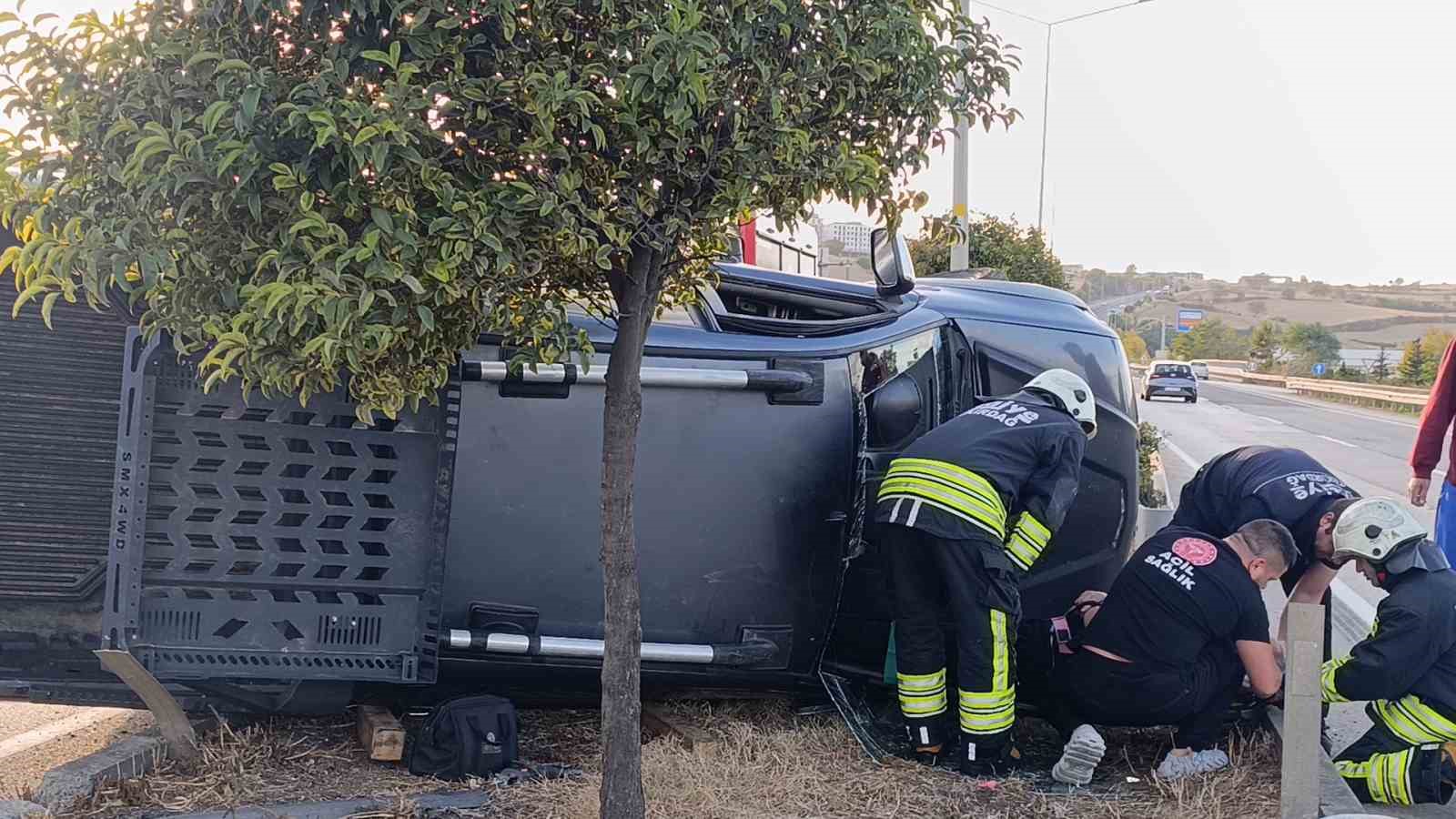 Kaçırdığı araçla önce yayaya, sonra 2 araca çarpan sürücü yakalanmaktan kurtulamadı