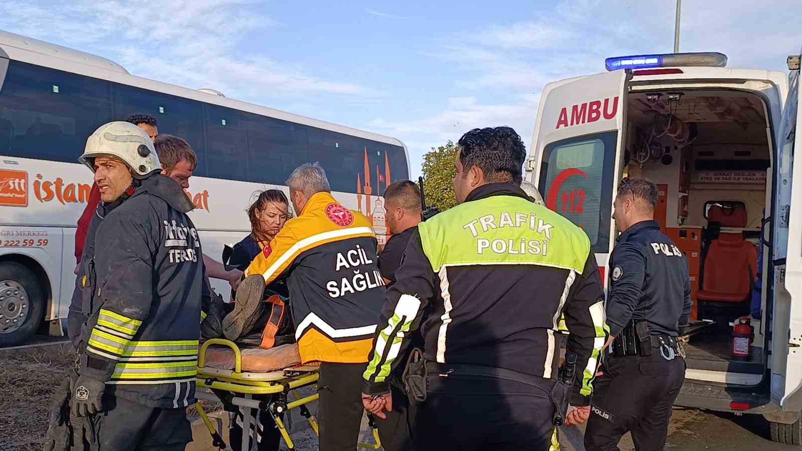 Kaçırdığı araçla önce yayaya, sonra 2 araca çarpan sürücü yakalanmaktan kurtulamadı