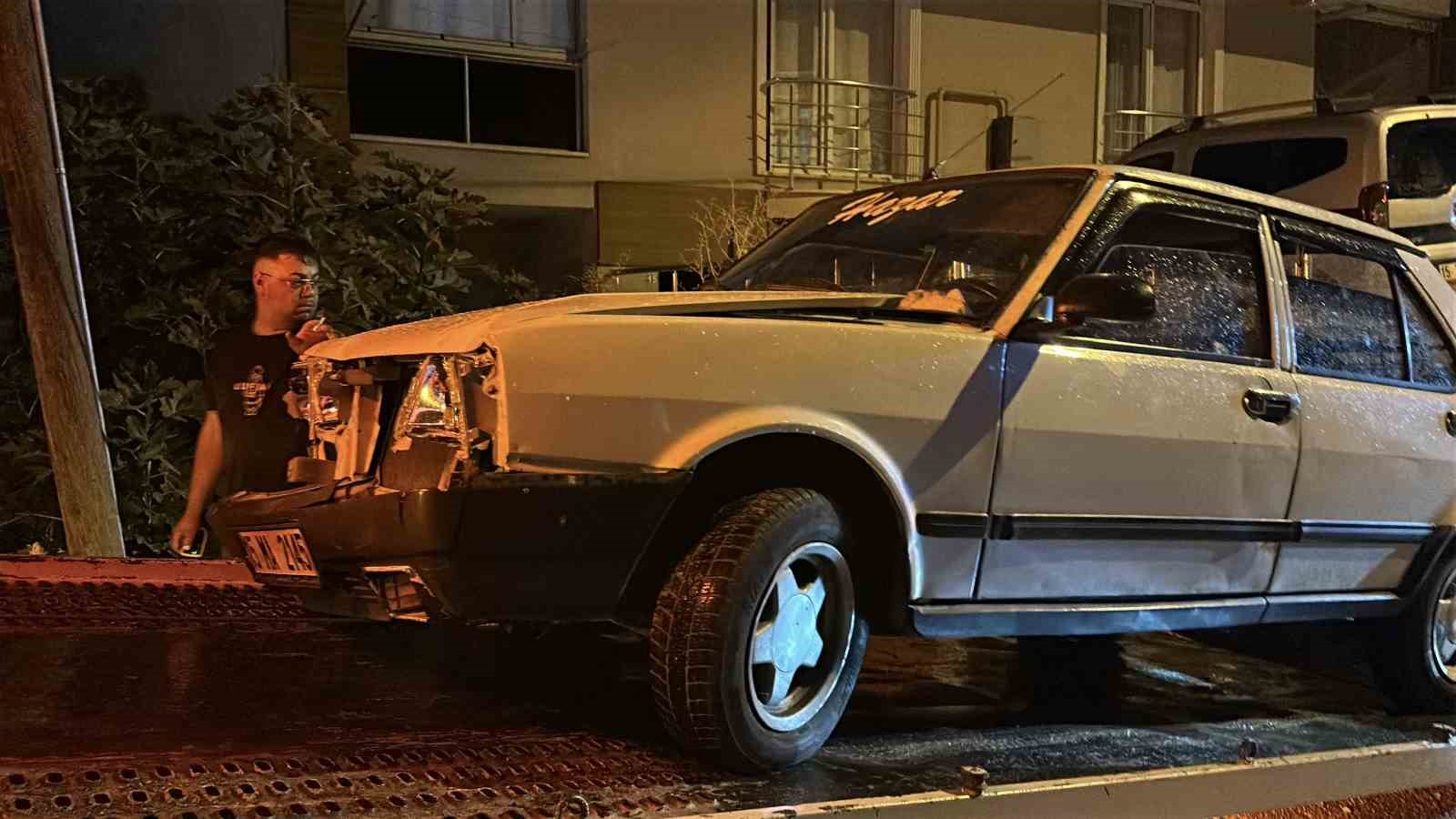 Direksiyona alkollü geçti, 2 araca çarpıp yaya olarak kaçtı