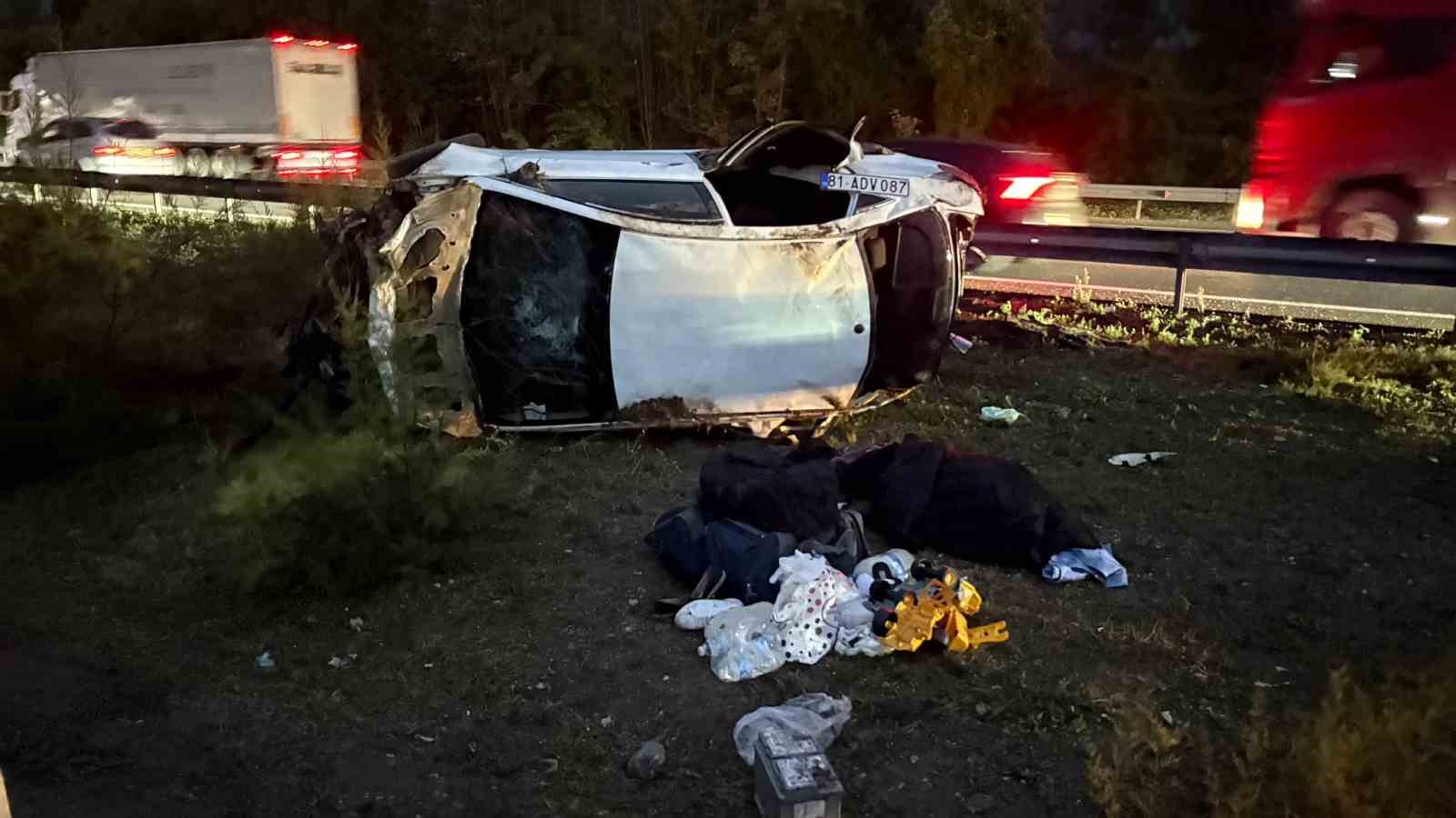 Anadolu Otoyolu’nda otomobil devrildi: 1 ölü, 4 yaralı