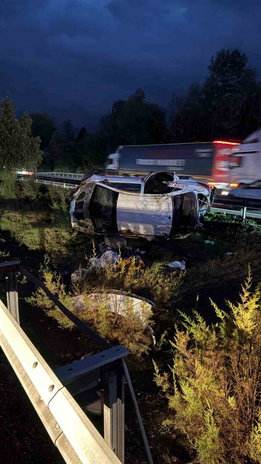 Anadolu Otoyolu’nda otomobil devrildi: 1 ölü, 4 yaralı