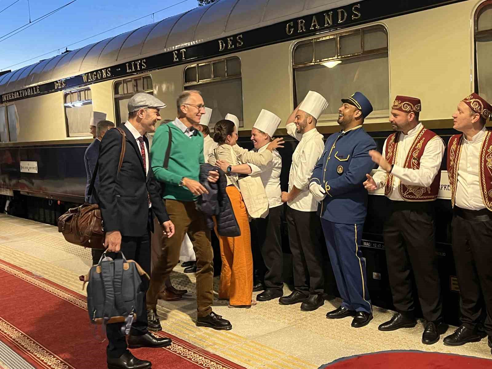 Paris’ten yola çıkan Orient Express İstanbul’a geldi