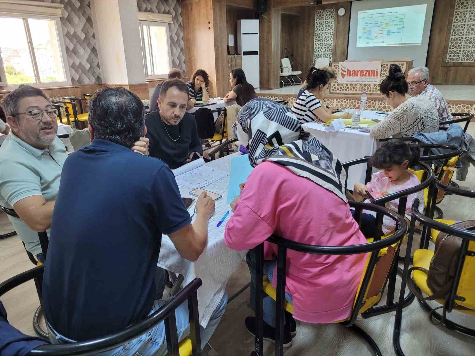 Burhaniye’de Harezmi Eğitim Modeli Öğretmen Eğitimi başladı