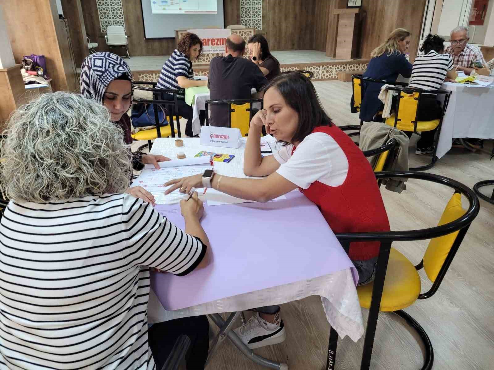 Burhaniye’de Harezmi Eğitim Modeli Öğretmen Eğitimi başladı