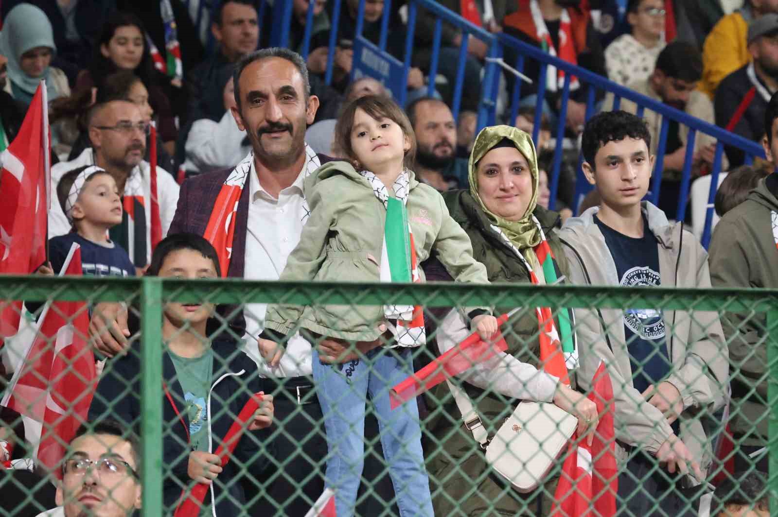 Konyaspor ile Filistin Milli Takımı arasındaki dostluk maçı berabere bitti