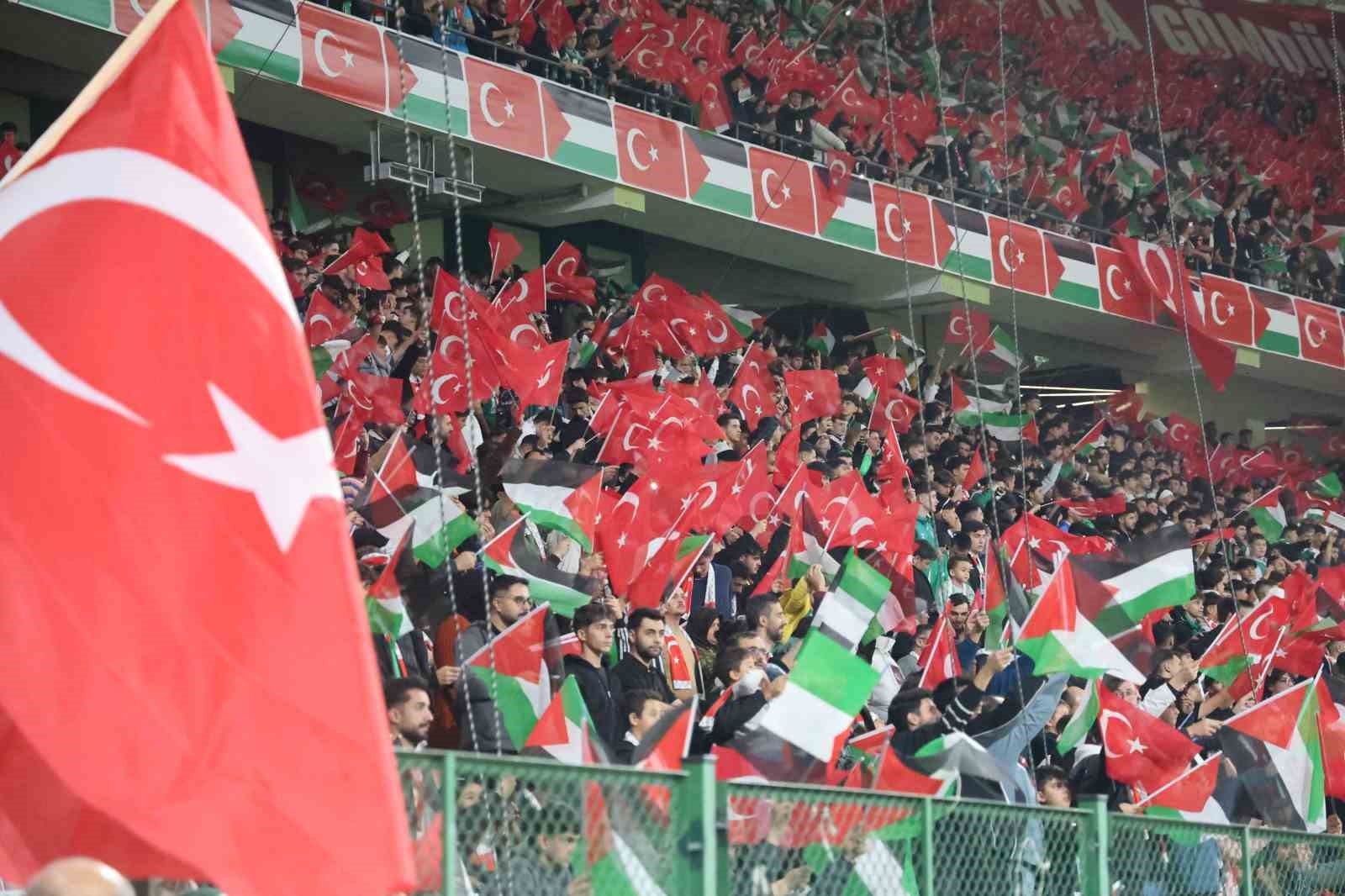 Konyaspor ile Filistin Milli Takımı arasındaki dostluk maçı berabere bitti