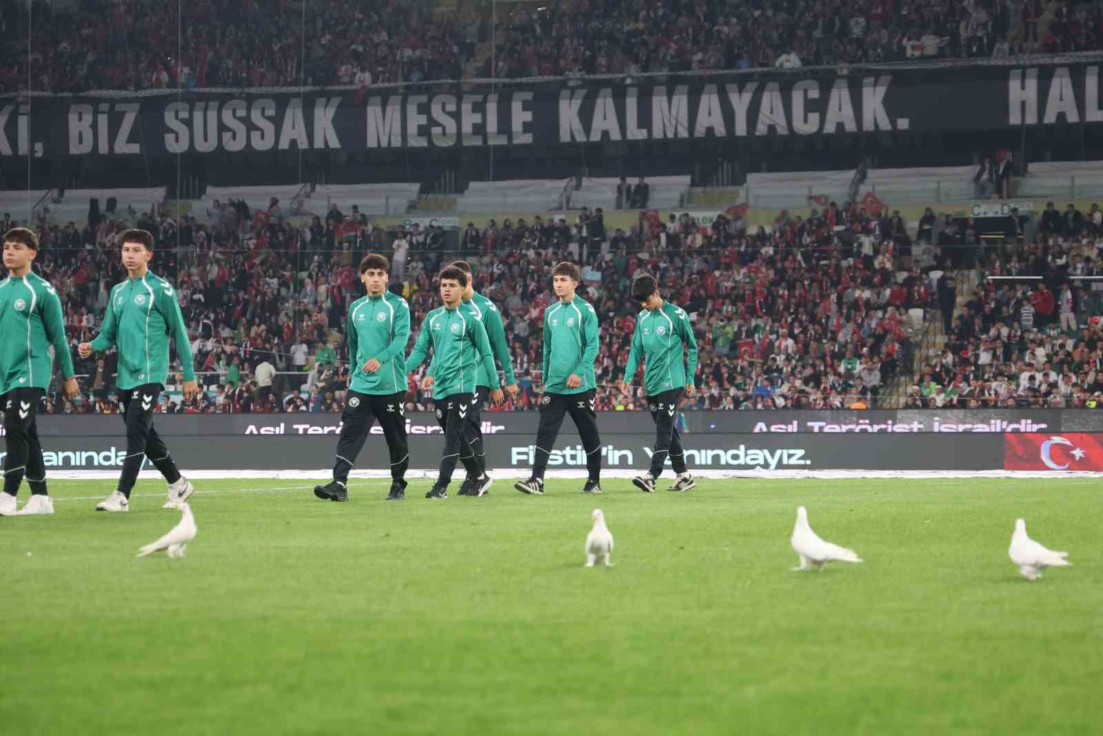Konyaspor ile Filistin Milli Takımı arasındaki dostluk maçı berabere bitti