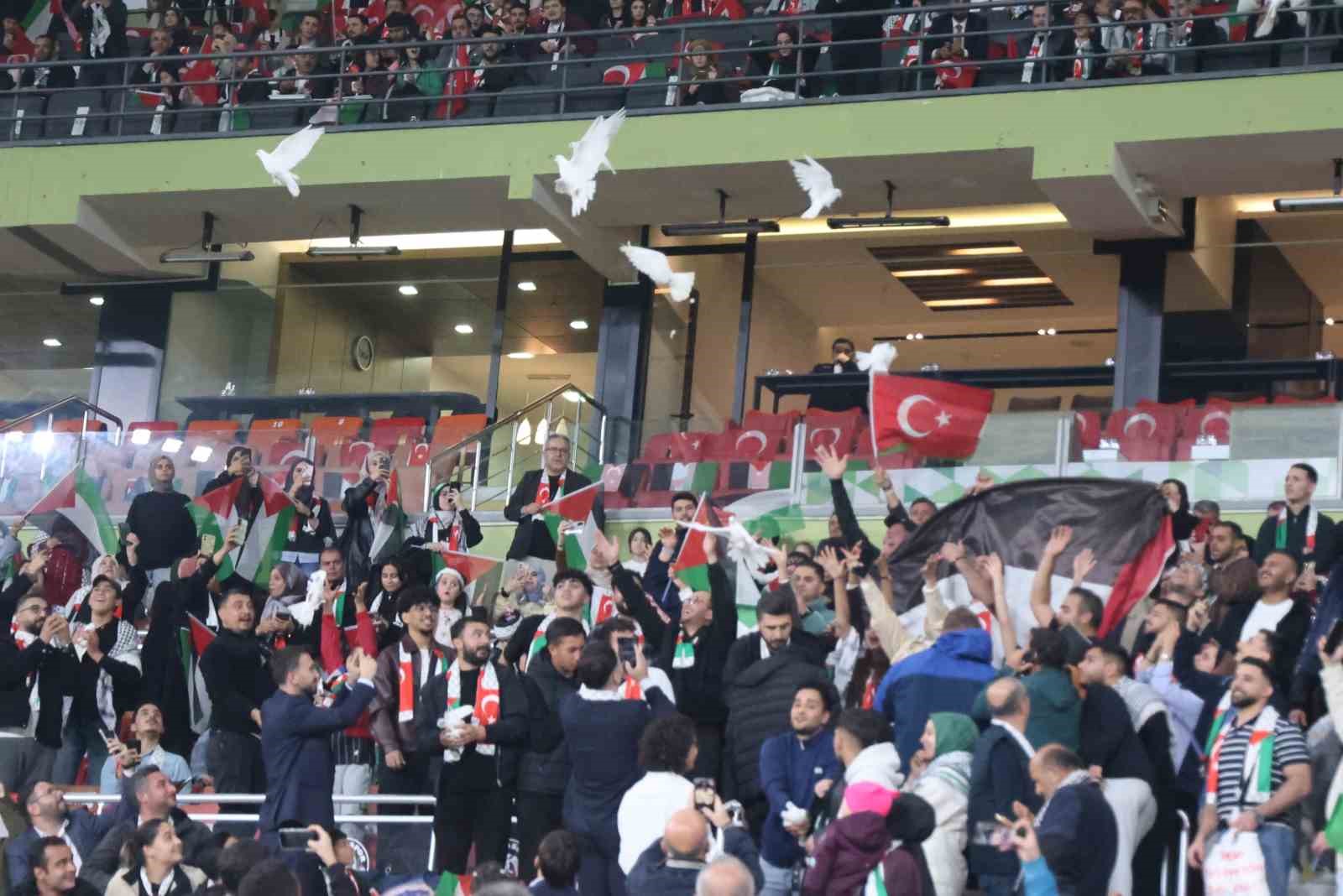 Konyaspor ile Filistin Milli Takımı arasındaki dostluk maçı berabere bitti