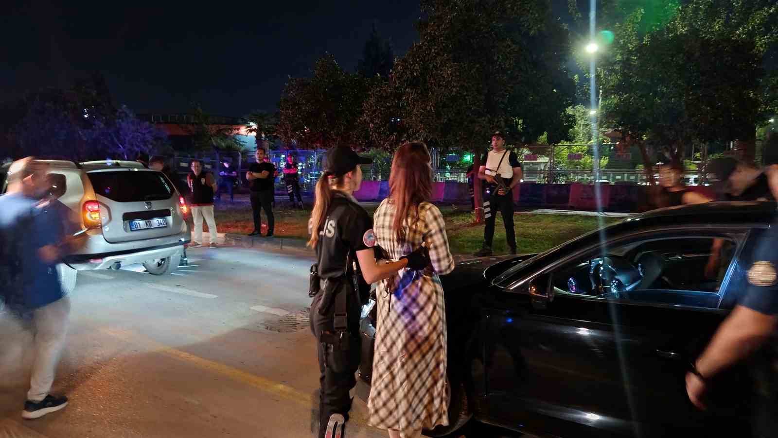 Adana’da huzur ve güven uygulaması: 66 aranan şahıs yakalandı, 2 bin 241 adet uyuşturucu hap ele geçirildi