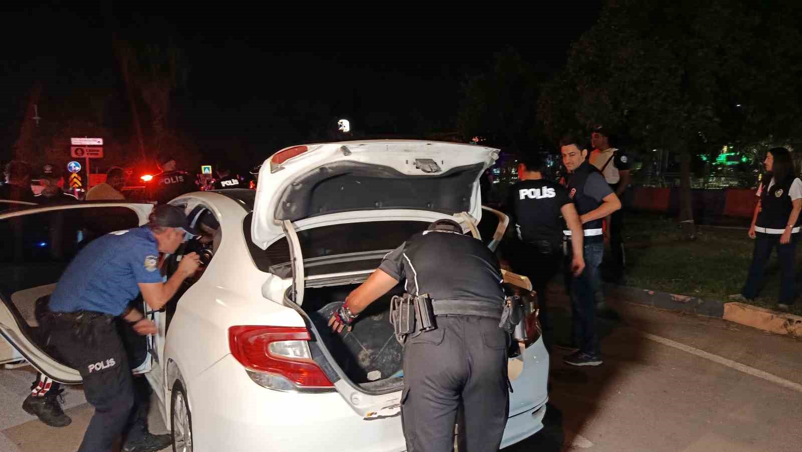 Adana’da huzur ve güven uygulaması: 66 aranan şahıs yakalandı, 2 bin 241 adet uyuşturucu hap ele geçirildi