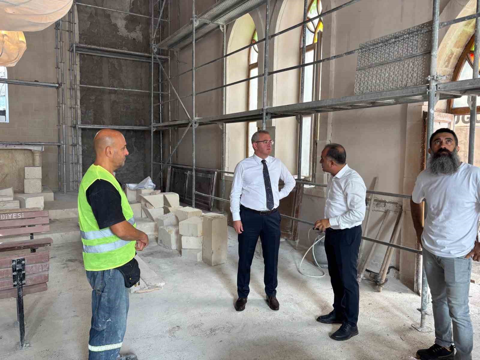İskenderun’da tarihi kiliselerde restorasyon çalışmaları sürüyor