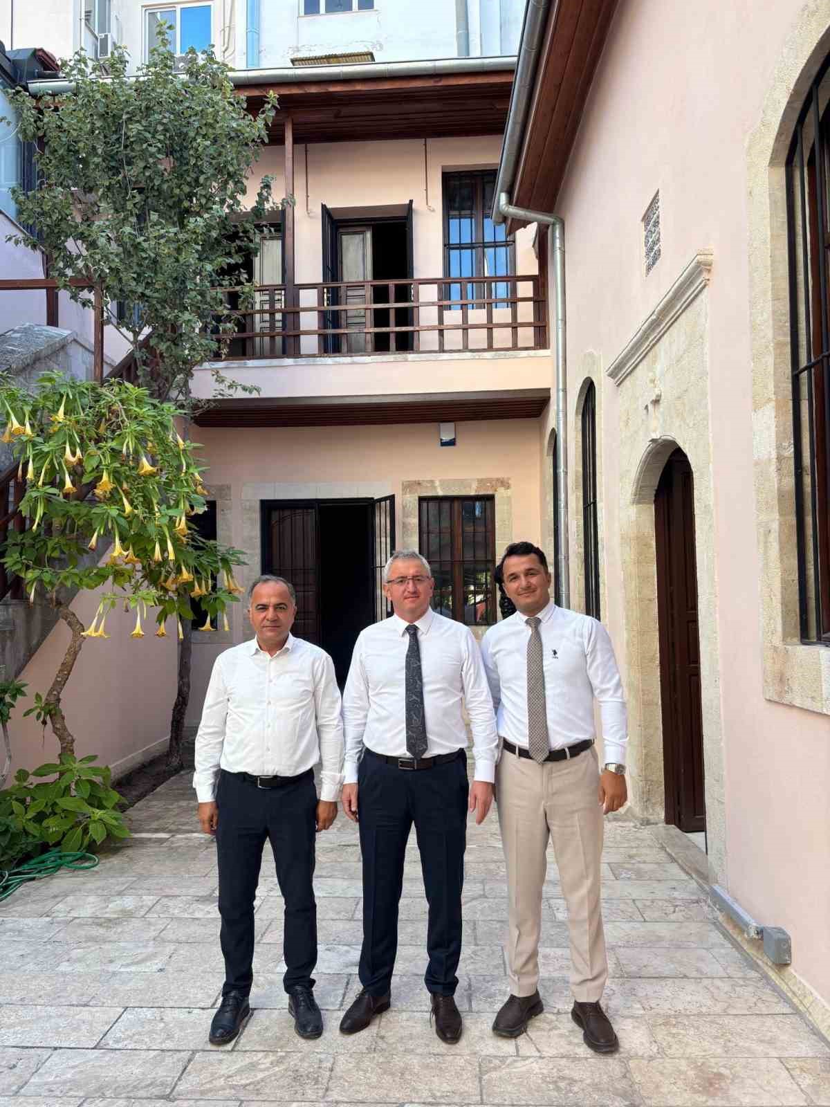 İskenderun’da tarihi kiliselerde restorasyon çalışmaları sürüyor