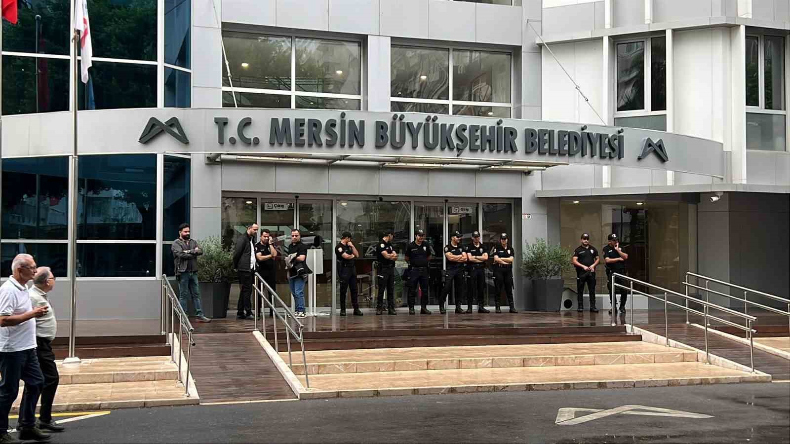 Mersin Büyükşehir Belediyesi’ne operasyon: Başkan Seçer dahil 59 gözaltı
