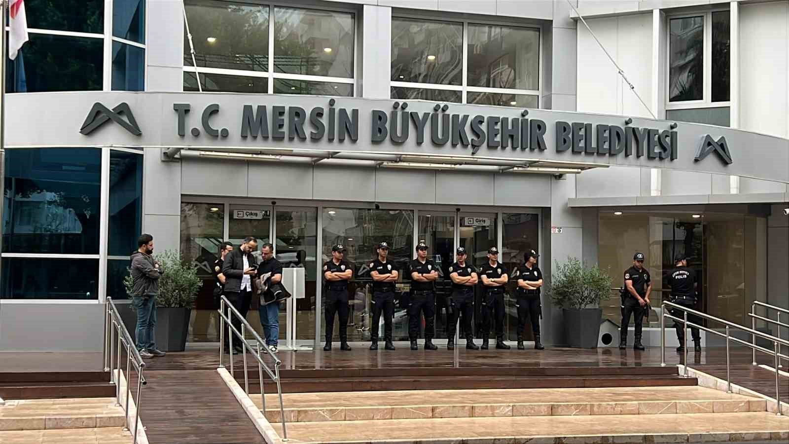 Mersin Büyükşehir Belediyesi’ne operasyon: Başkan Seçer dahil 59 gözaltı