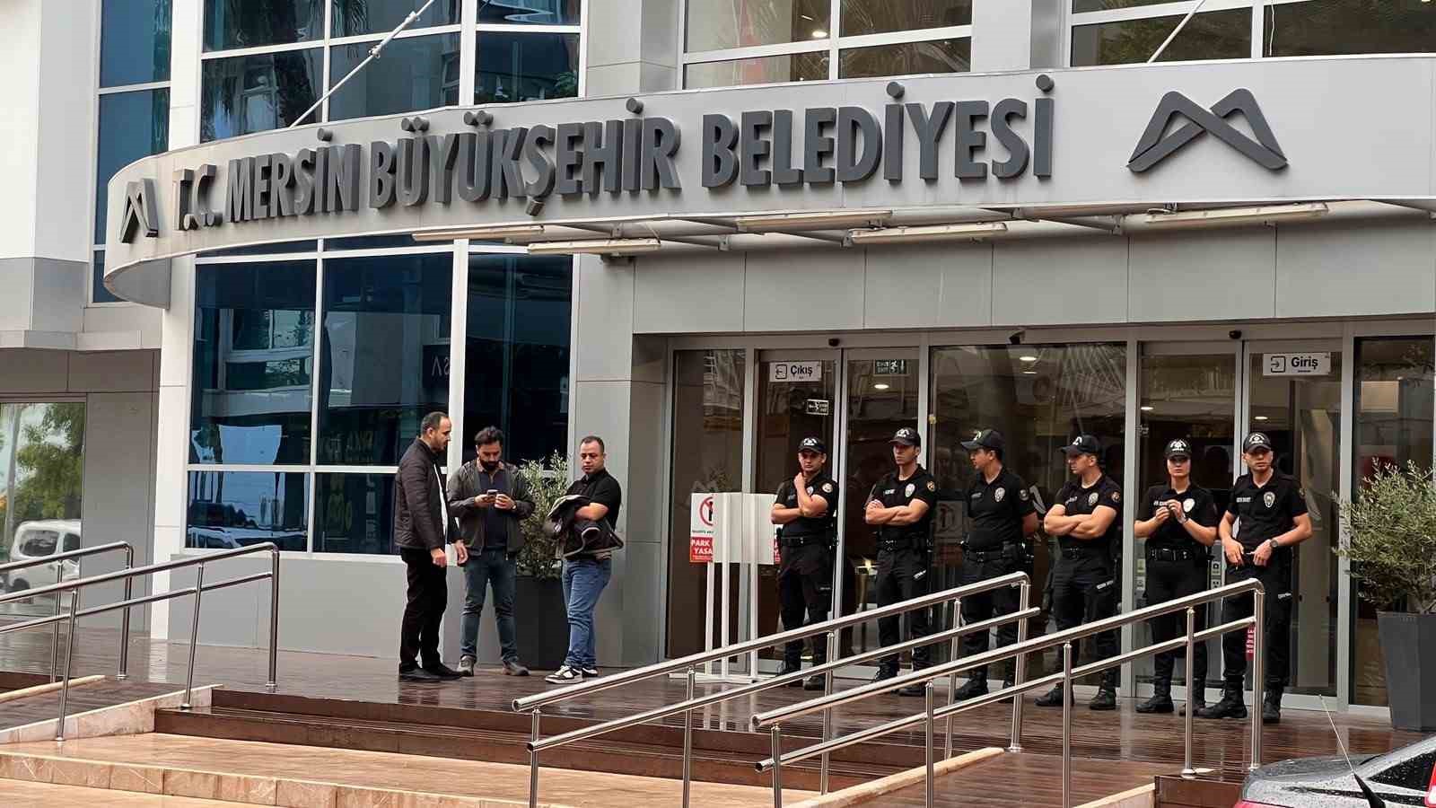Mersin Büyükşehir Belediyesi’ne operasyon: Başkan Seçer dahil 59 gözaltı
