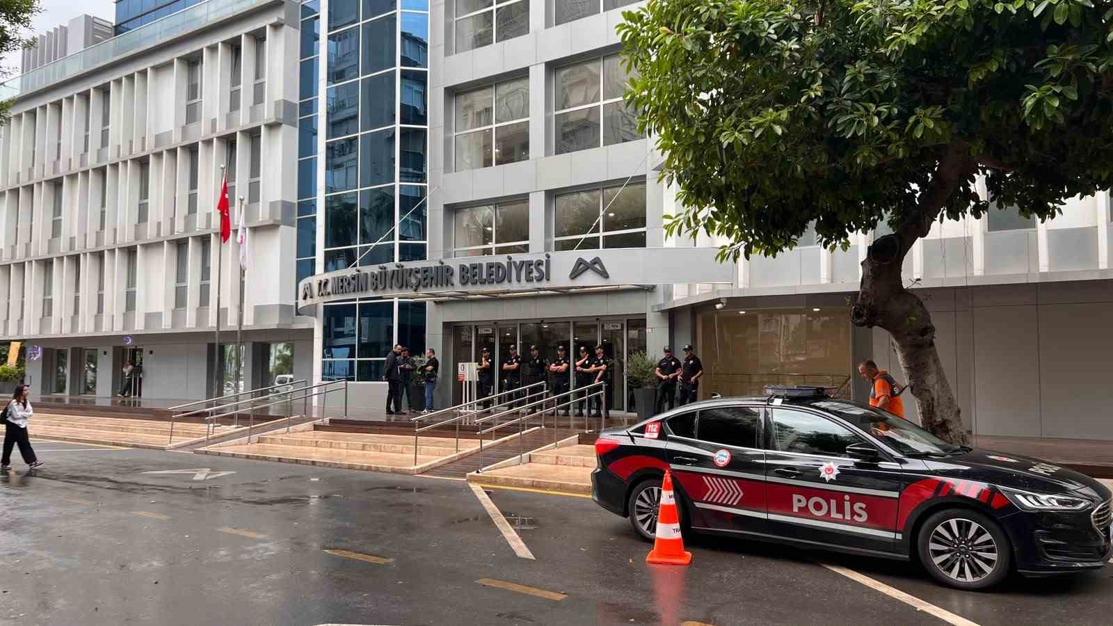 Mersin Büyükşehir Belediyesi’ne operasyon: Başkan Seçer dahil 59 gözaltı