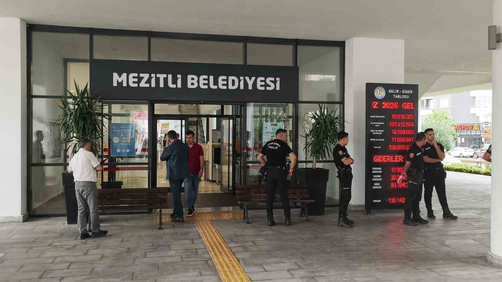Mersin Büyükşehir Belediyesi’ne operasyon: Başkan Seçer dahil 59 gözaltı