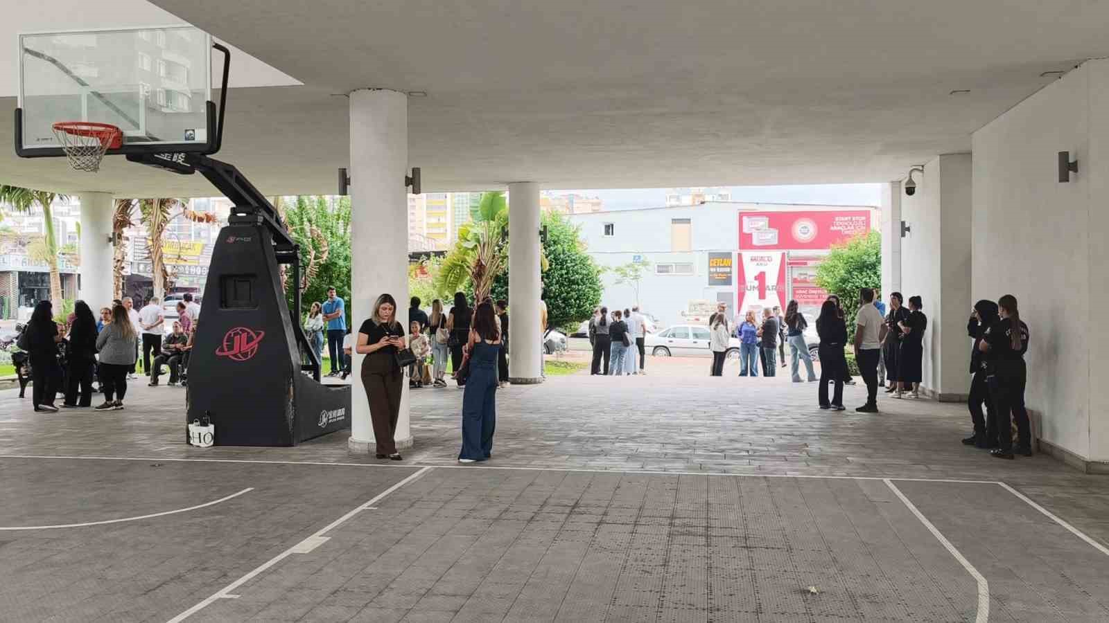 Mersin Büyükşehir Belediyesi’ne operasyon: Başkan Seçer dahil 59 gözaltı