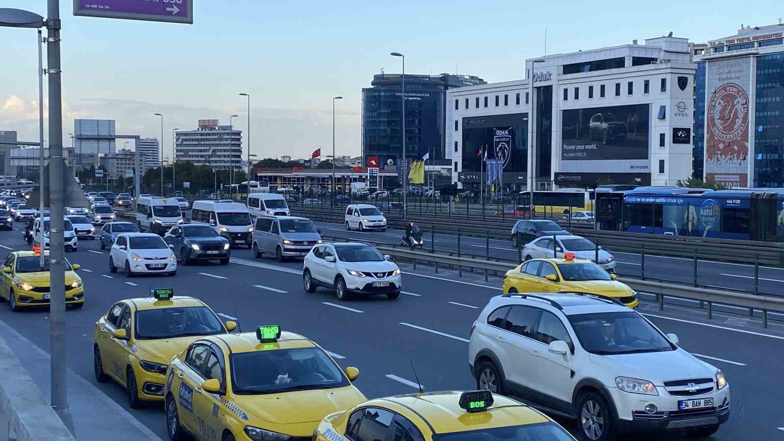 İstanbul’da yağışların bitmesiyle trafik normal seyrine döndü