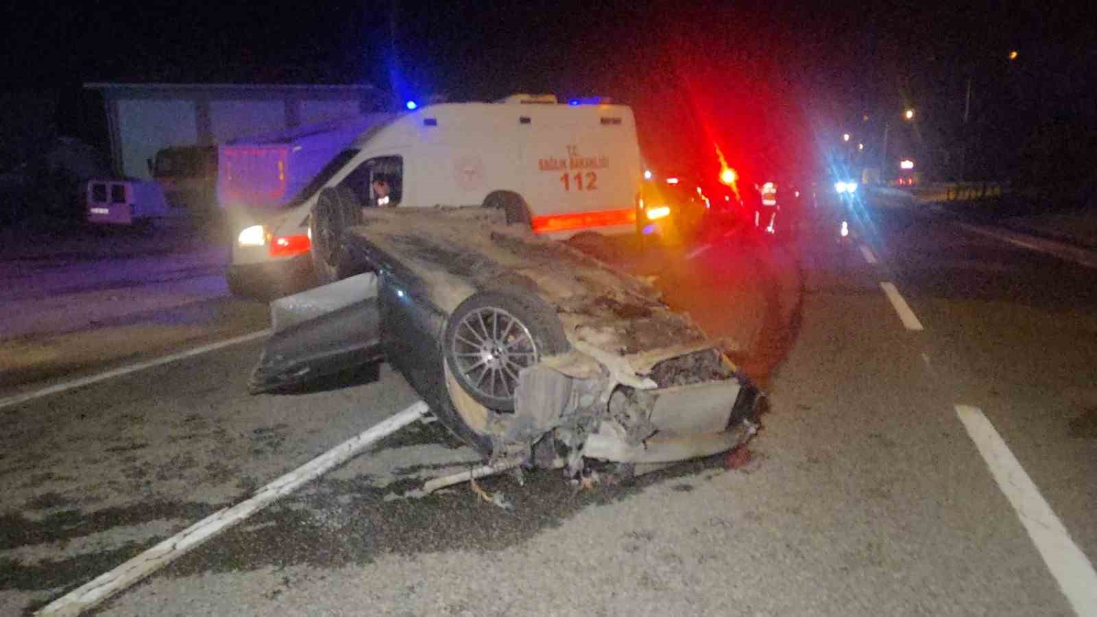 Kamyonete çarpan otomobil, 250 metre savrularak takla attı: 1’i ağır 3 yaralı
