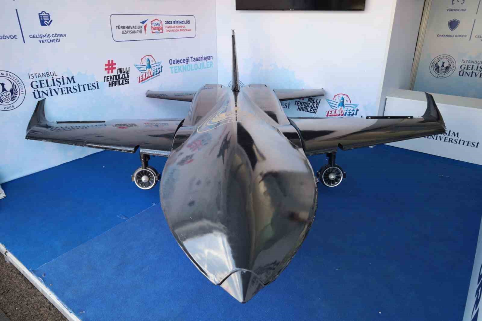 İGÜ TEKNOFEST’e jet dron projesi ve elektrik fan motorlu VTOL İHA ile katılarak dikkatleri üzerine çekti