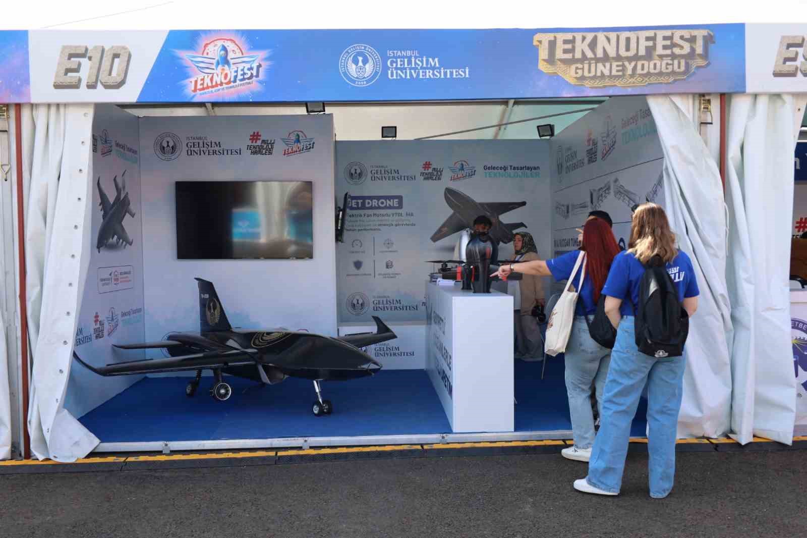 İGÜ TEKNOFEST’e jet dron projesi ve elektrik fan motorlu VTOL İHA ile katılarak dikkatleri üzerine çekti