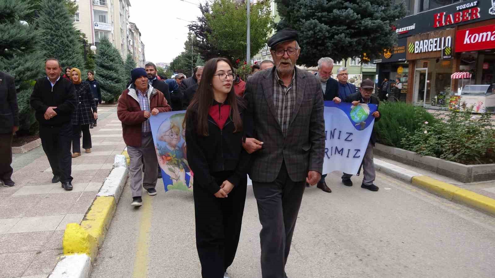 Yozgat’ta 1 Ekim Dünya Yaşlılar Günü’nde farkındalık yürüyüşü düzenlendi