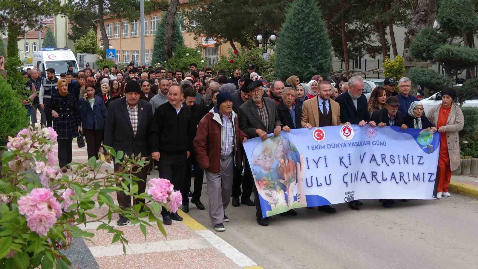 Yozgat’ta 1 Ekim Dünya Yaşlılar Günü’nde farkındalık yürüyüşü düzenlendi