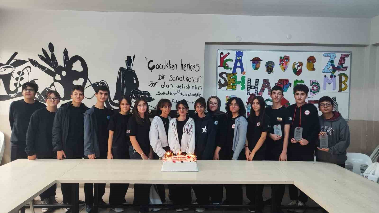 LGS’de başarı gösteren öğrenciler ödüllendirildi