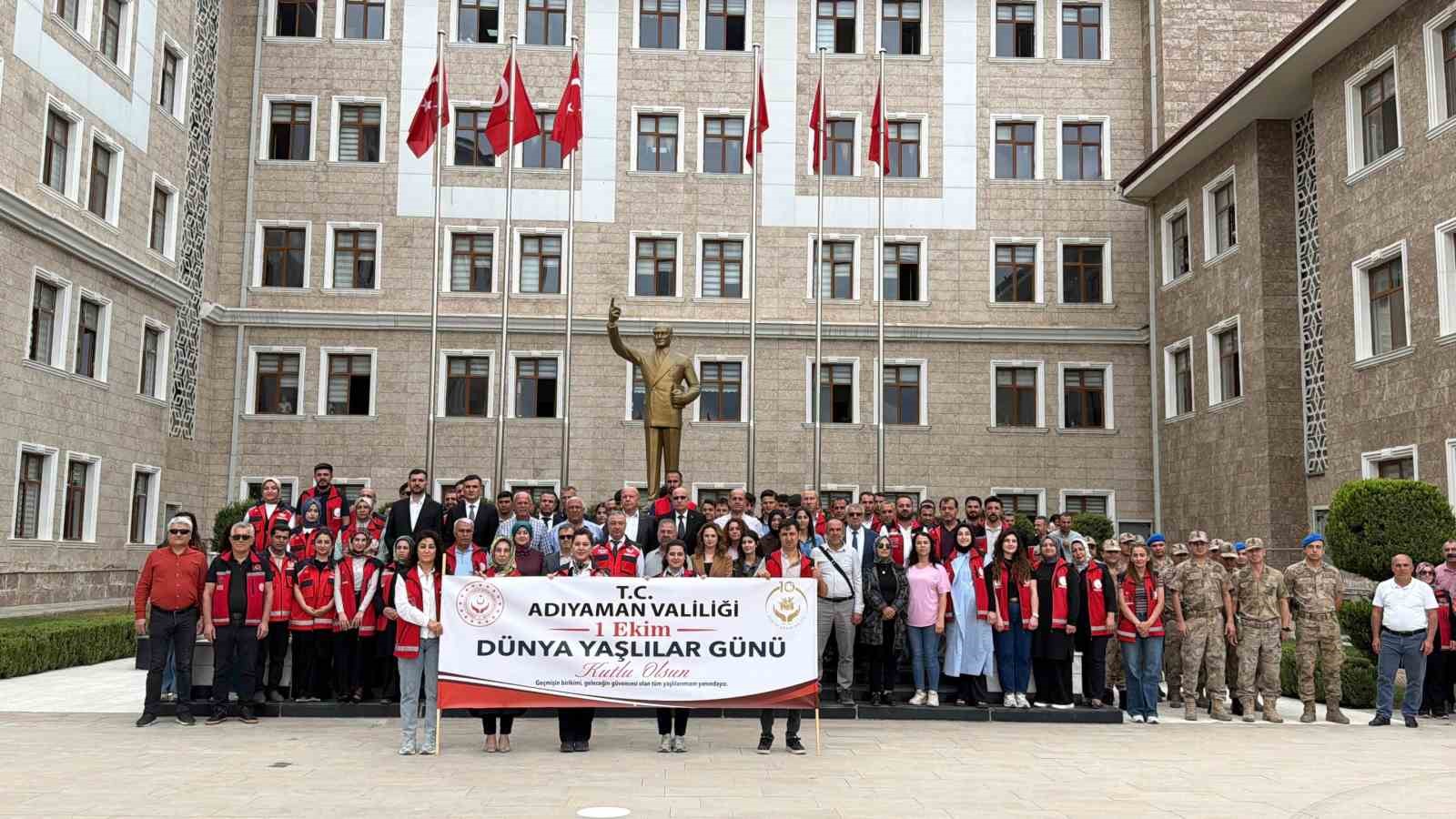 Adıyaman’da Dünya Yaşlılar Günü dolayısıyla kortej yürüyüşü