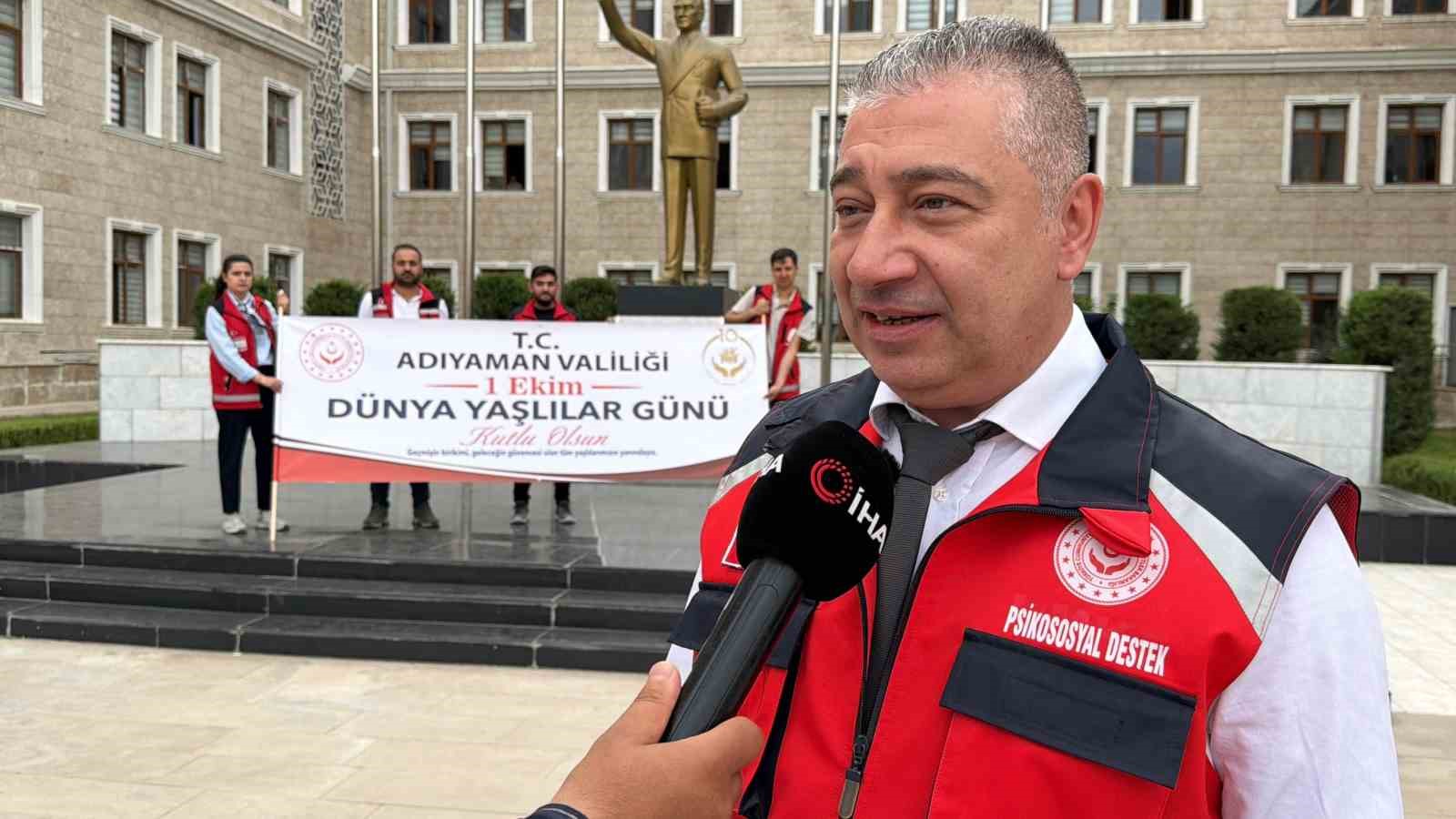 Adıyaman’da Dünya Yaşlılar Günü dolayısıyla kortej yürüyüşü