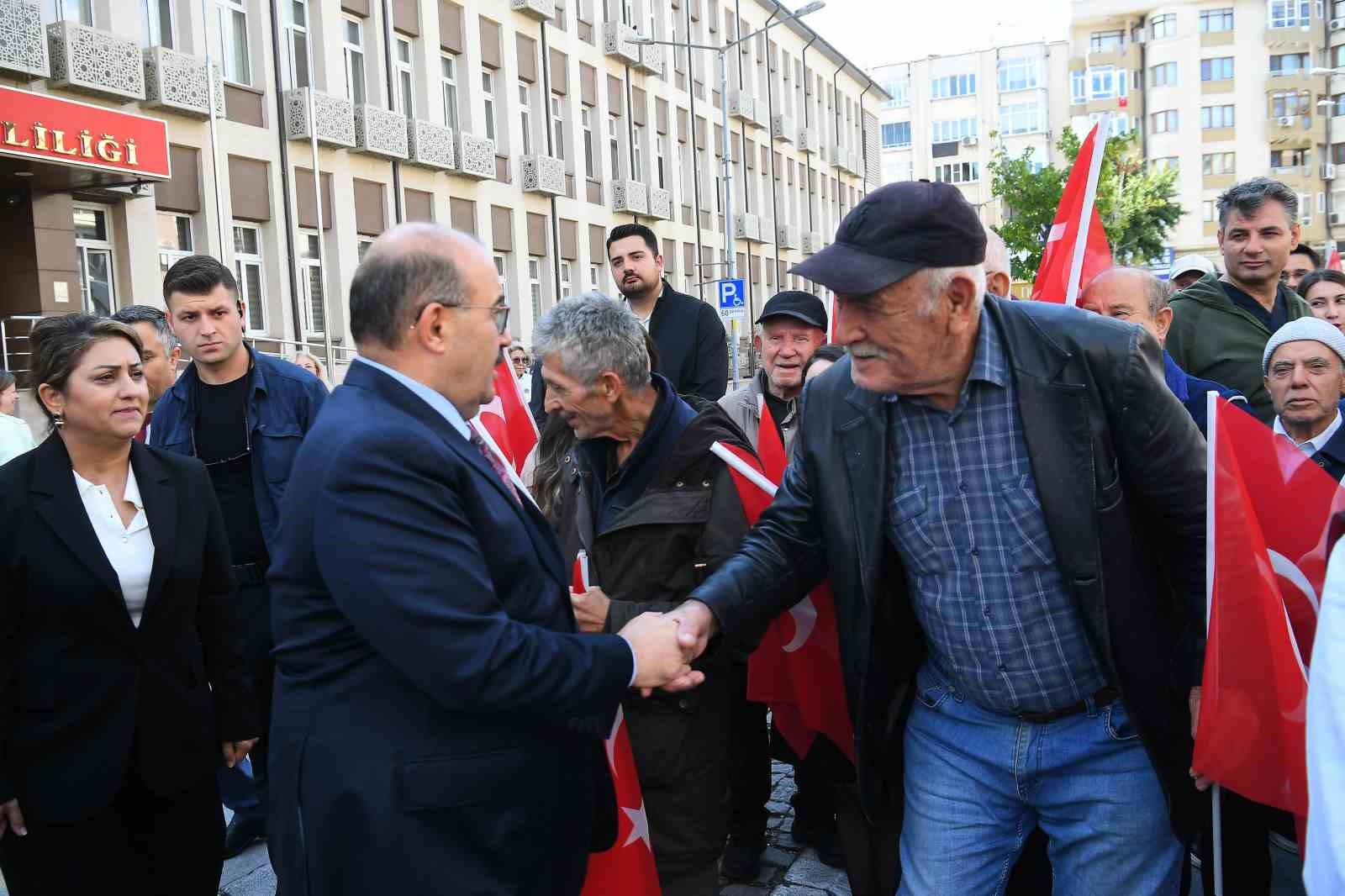 Yaşlılar Günü Balıkesir’de renkli görüntülerle kutlandı