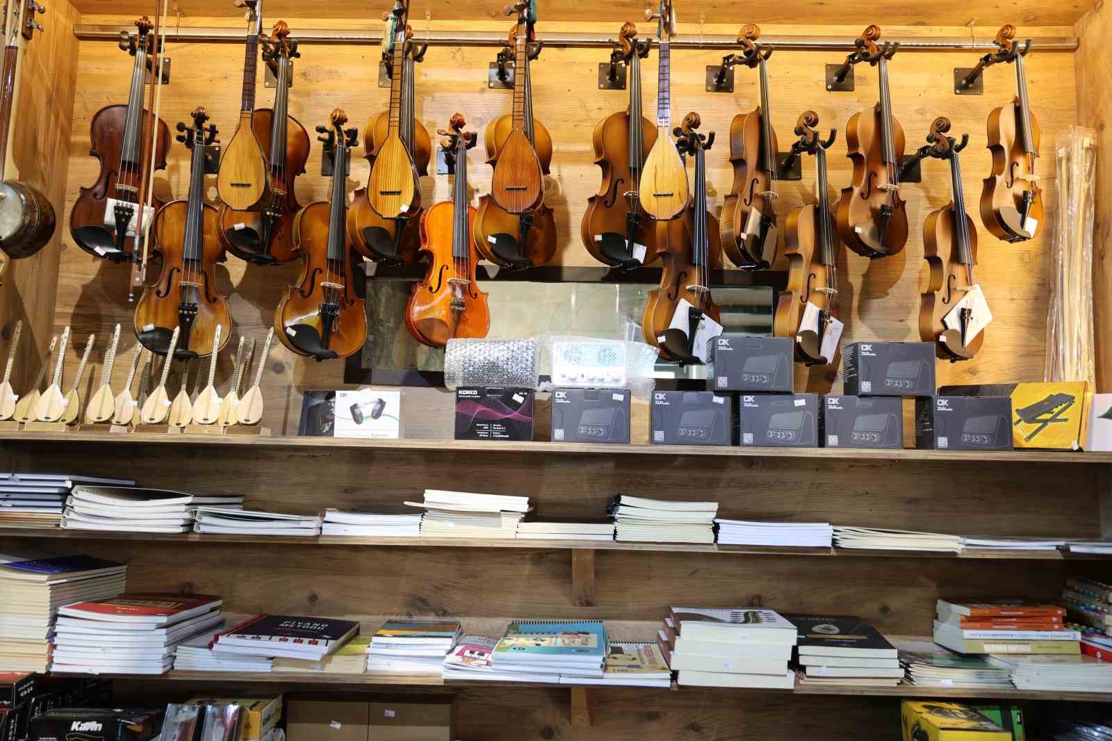 Kırşehir’deki festivaller müzik aletlerine ilgiyi artırdı