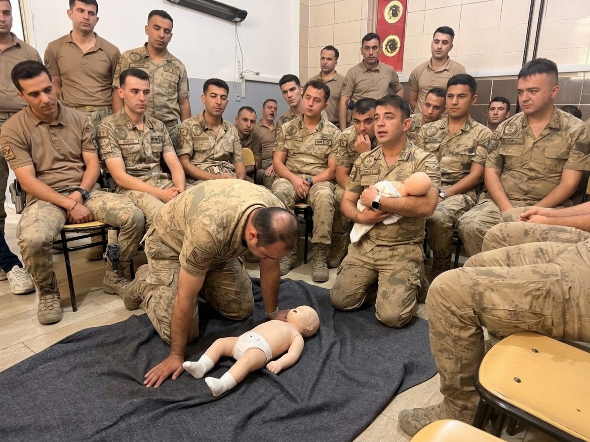 Uludere’de Mehmetçiğe hayat kurtaran eğitim: 66 jandarma personeline uygulamalı ilk yardım