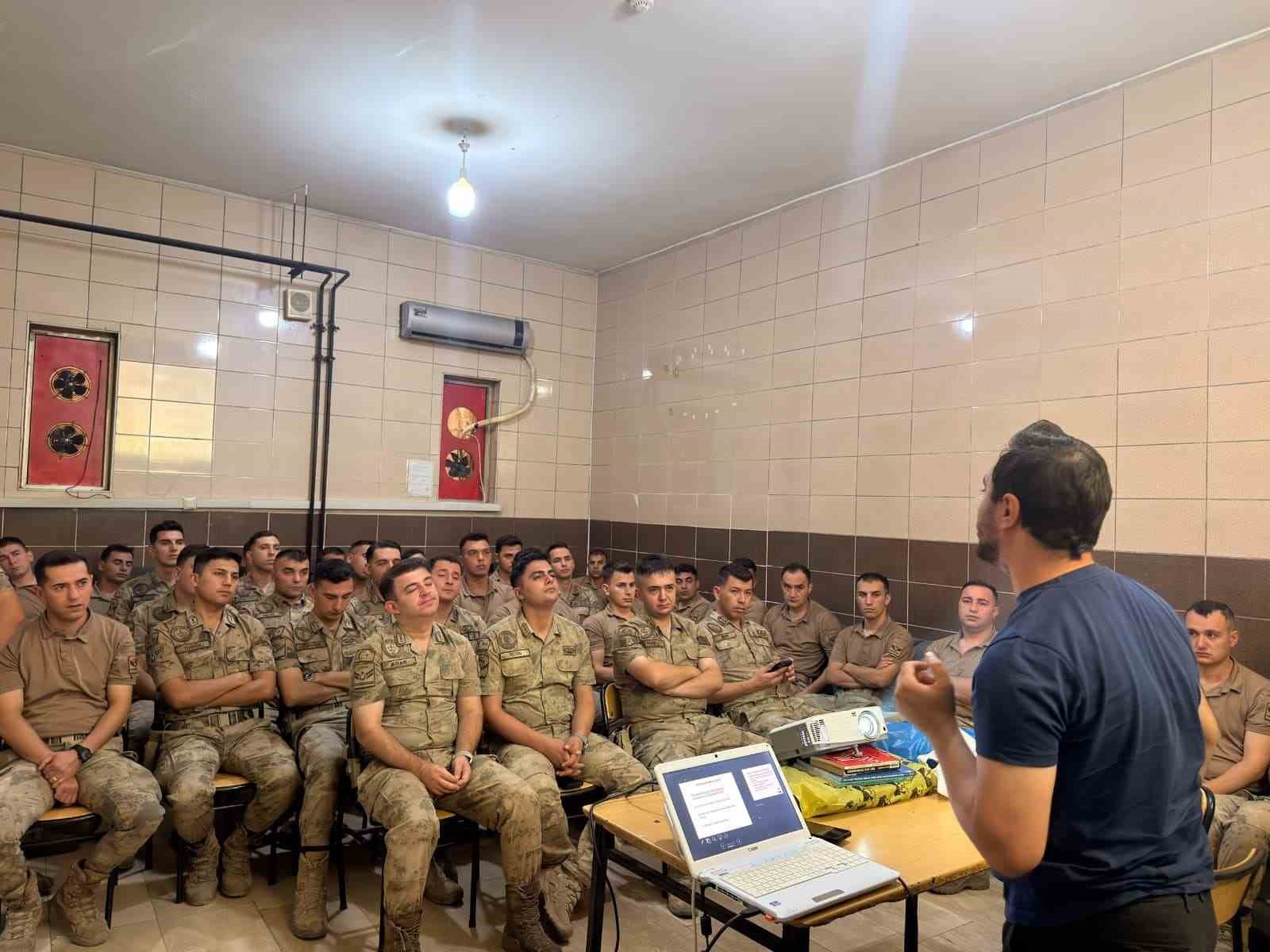 Uludere’de Mehmetçiğe hayat kurtaran eğitim: 66 jandarma personeline uygulamalı ilk yardım