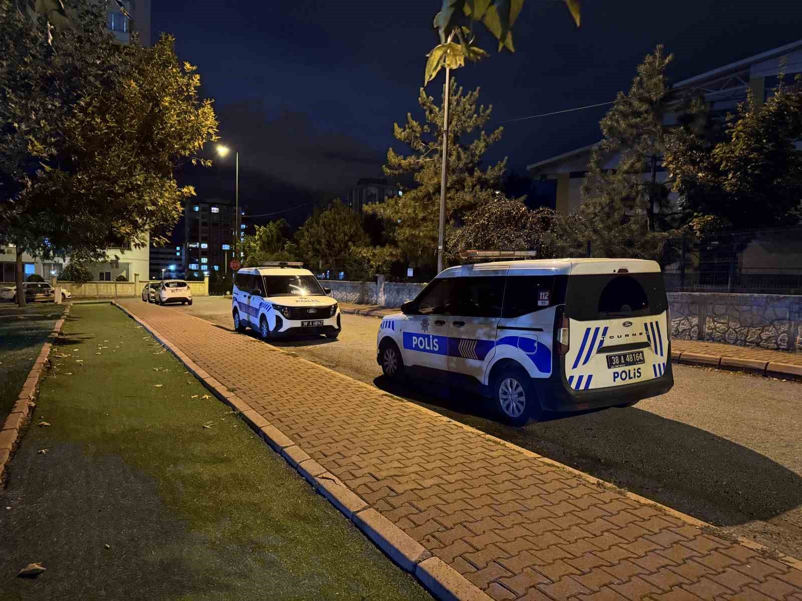 Kavgaya karışan şüpheliler eşyalarını bırakıp kaçtı