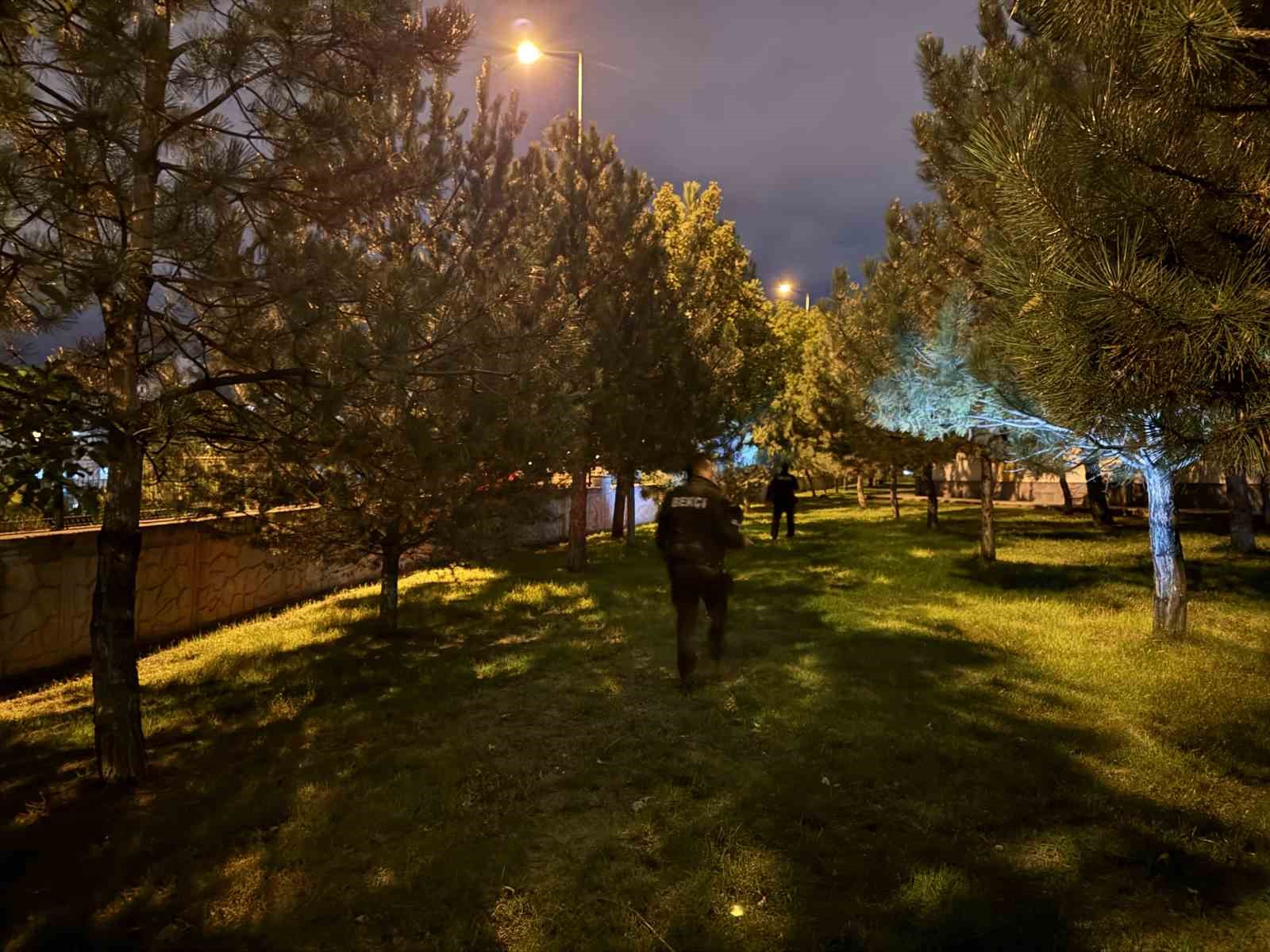 Kavgaya karışan şüpheliler eşyalarını bırakıp kaçtı