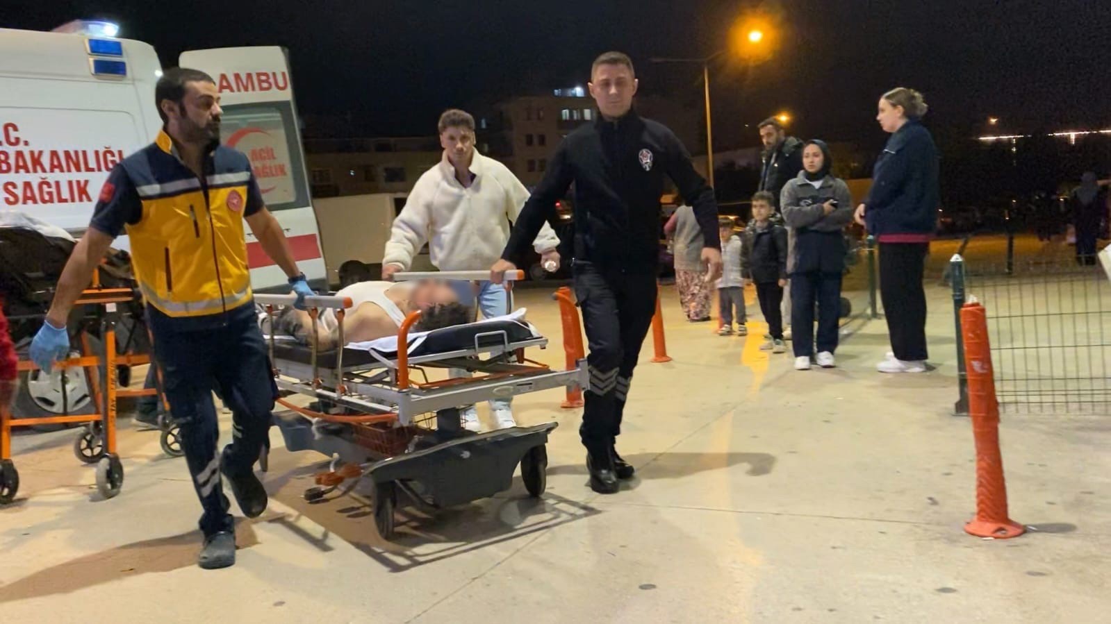 Kafeteryada ısıtıcı alev aldı: 1’i ağır 3 yaralı