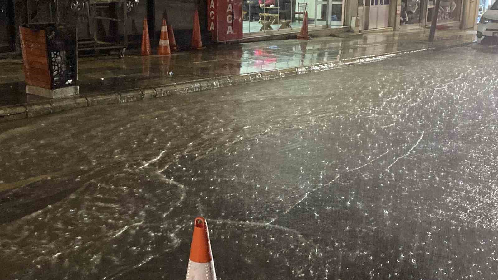Elazığ’da sağanak etkisini sürdürüyor