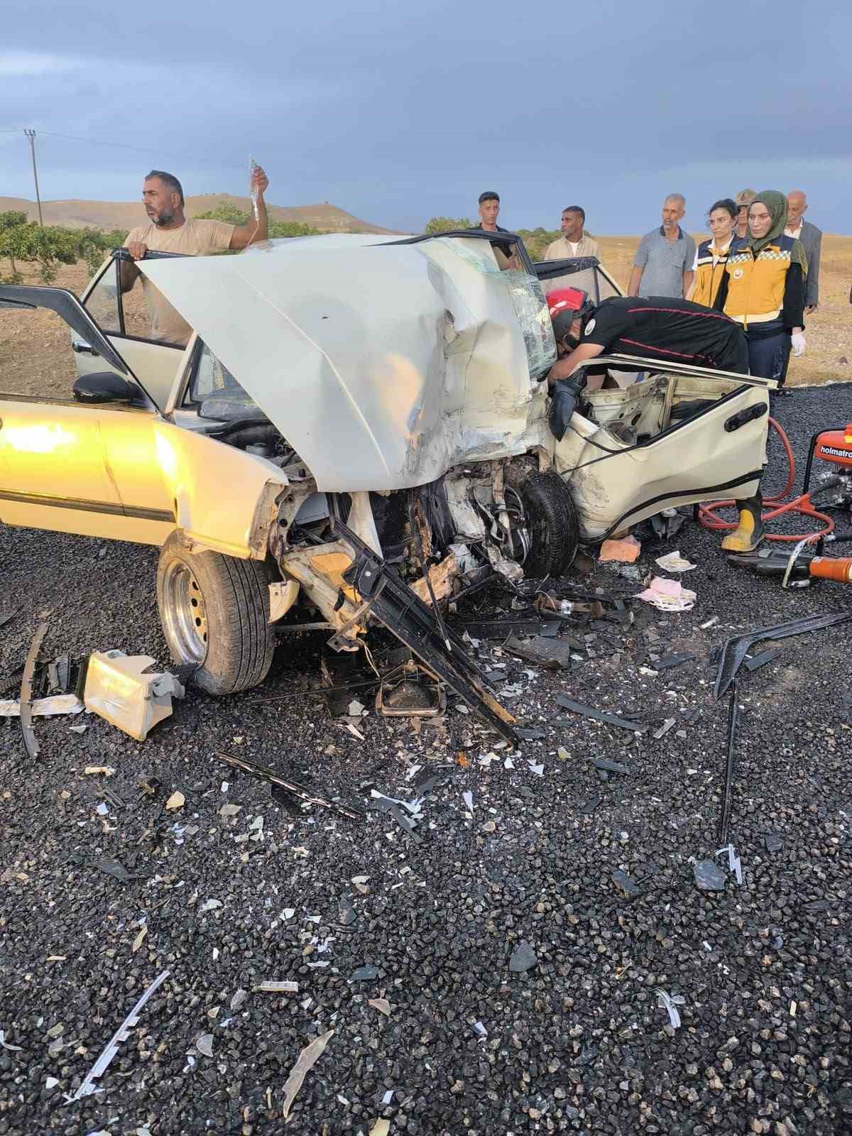 Şanlıurfa’da Fiat Tofaş otomobil kazada hurdaya döndü: 1 ölü, 7 yaralı