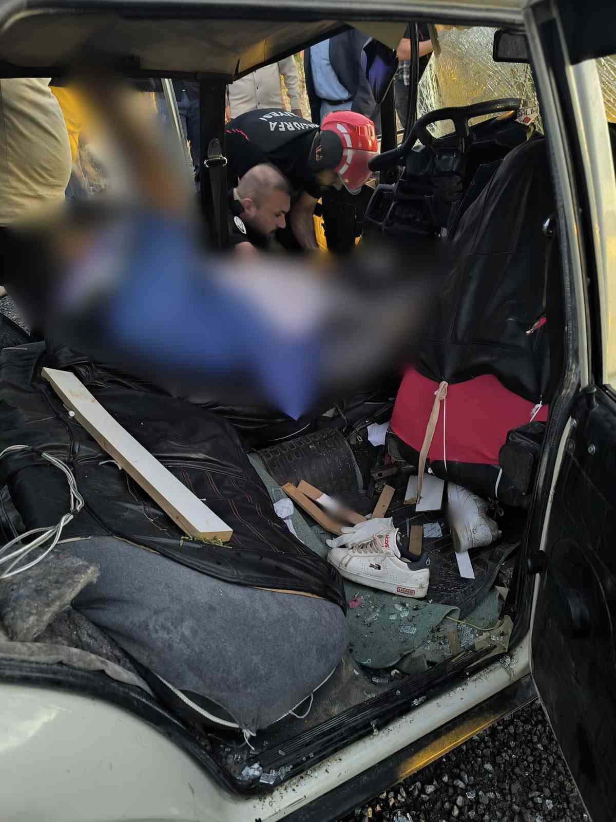 Şanlıurfa’da Fiat Tofaş otomobil kazada hurdaya döndü: 1 ölü, 7 yaralı