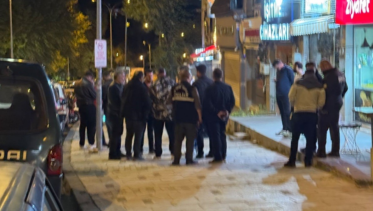 Bilecik’te kız arkadaşına sarılan şahsı bıçaklayan kişi olay yerinden kaçtı