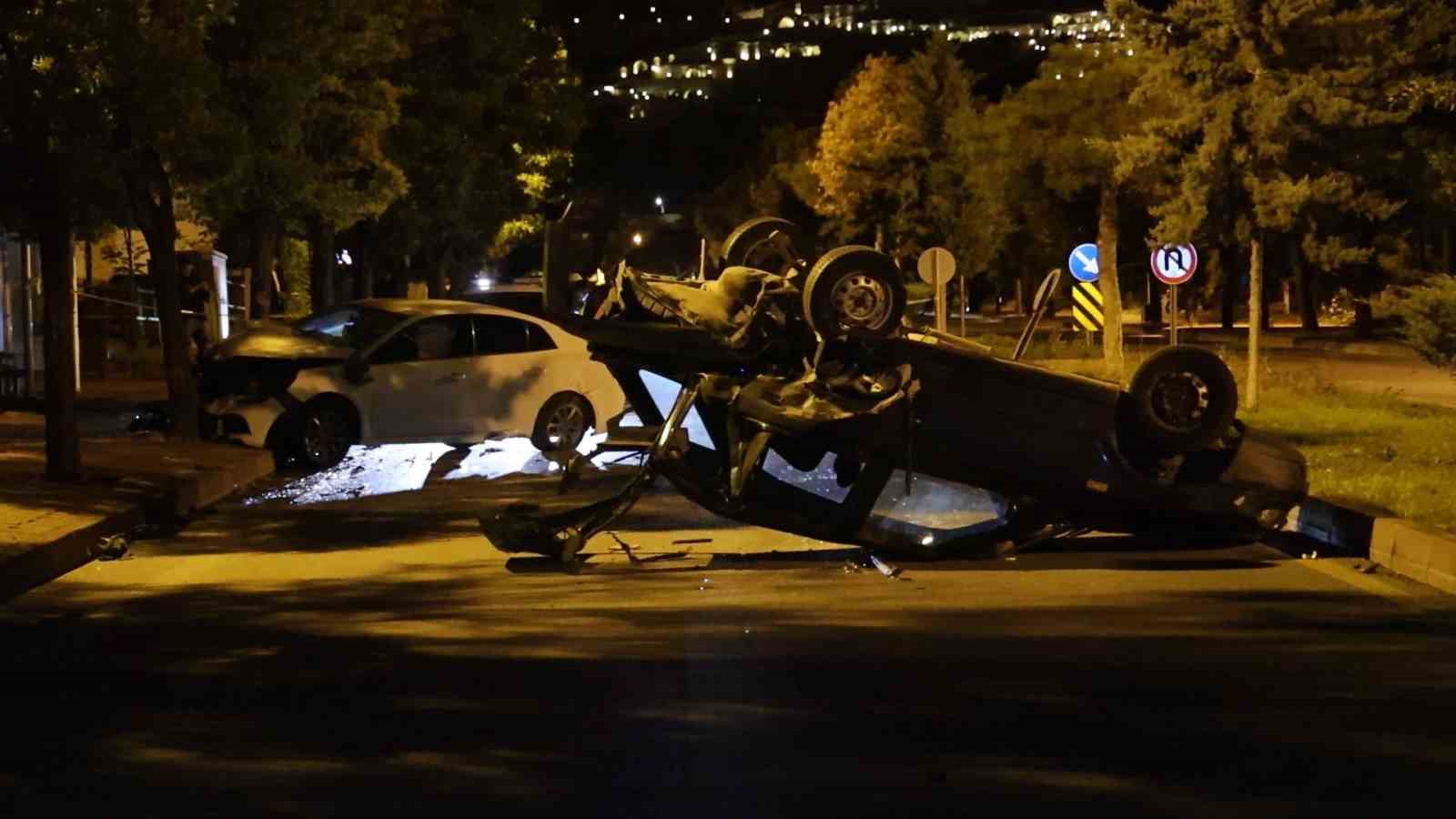 Nevşehir’de yarış yaptıkları iddia edilen iki otomobil kavşakta kazaya karıştı: 6 yaralı