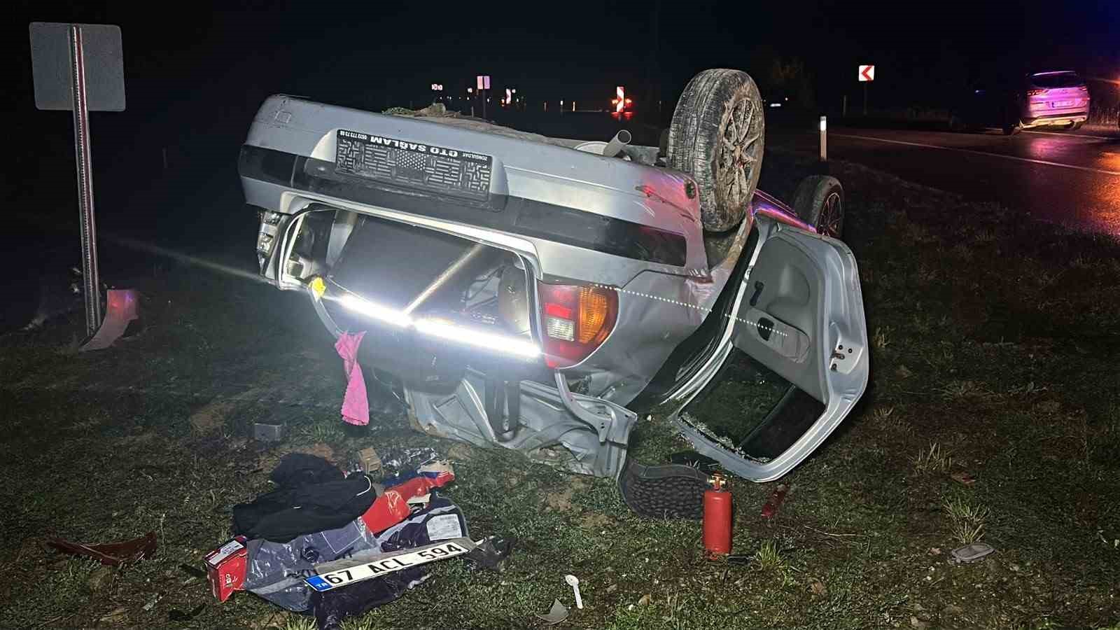 Zonguldak’ta seyir halindeki otomobil takla attı: 2 yaralı